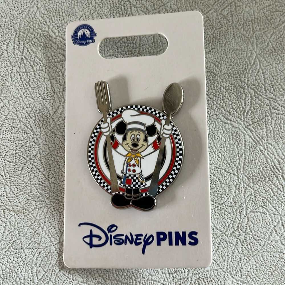 Disney Mickey Mouse chef pin brand new